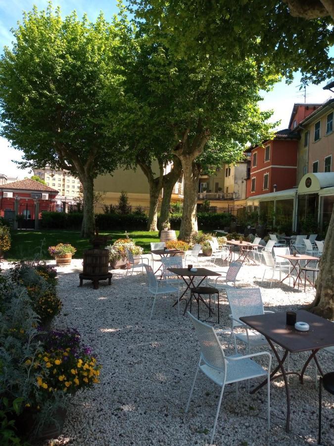 Ristorante Albergo Corona 诺维里加雷 外观 照片